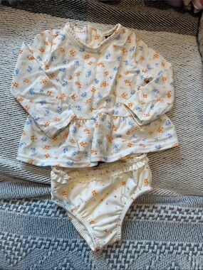LIKE NEW 2piece 6m baby bathing suit